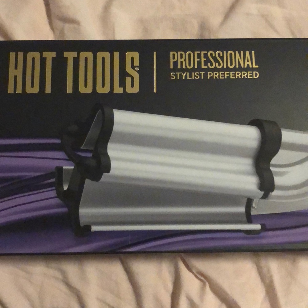 NEVER USED BOX INCLUDED Hot Tools Deep Waver